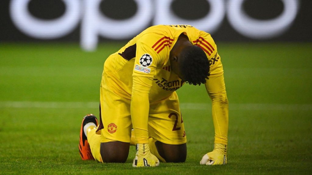 Andre Onana tỏ ra thất vọng trước sai lầm của bản thân trong trận với Bayern